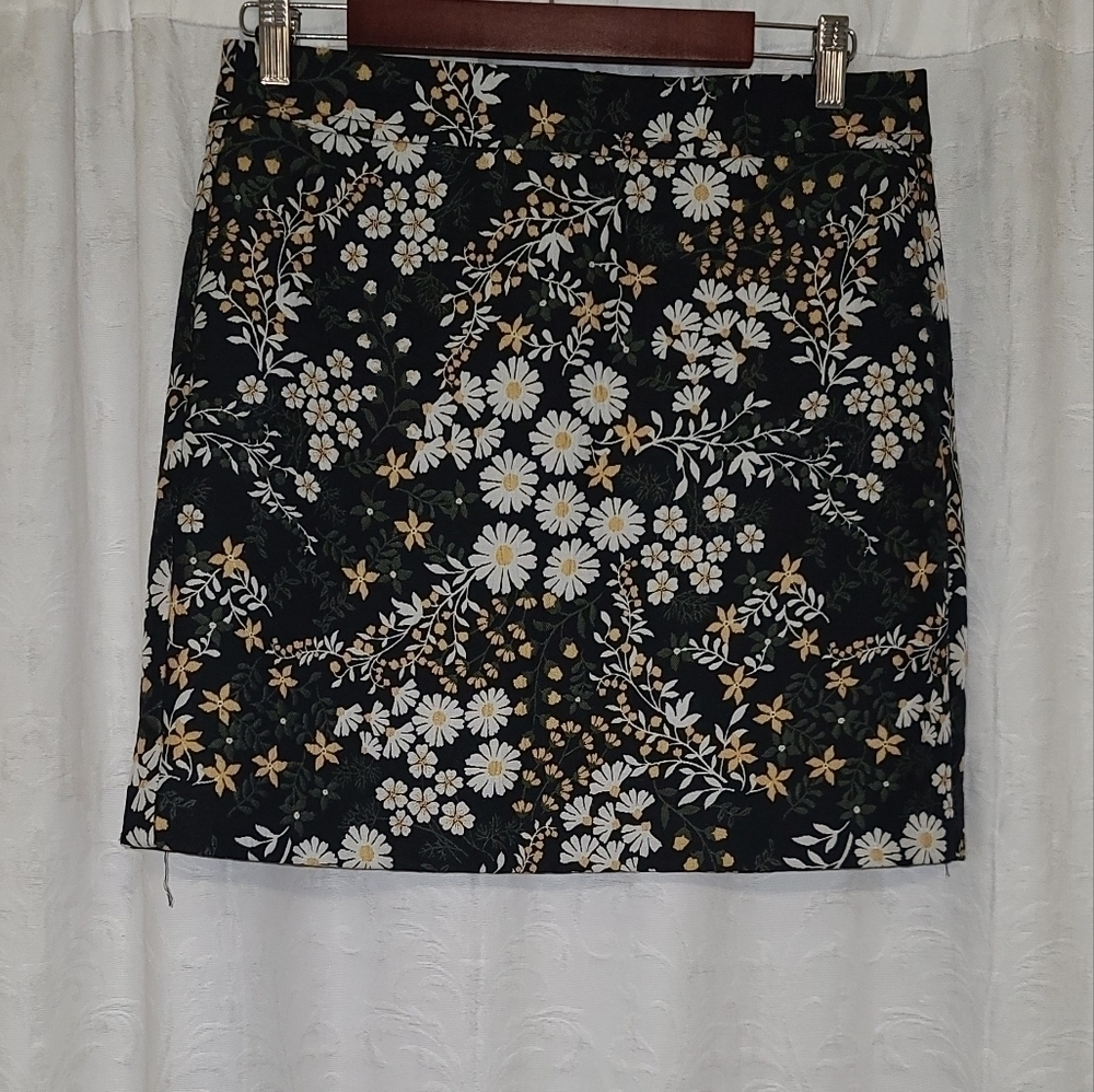 𝅺LOFT  Beautiful Jacquard Skirt with Daisy Details Sz 6P